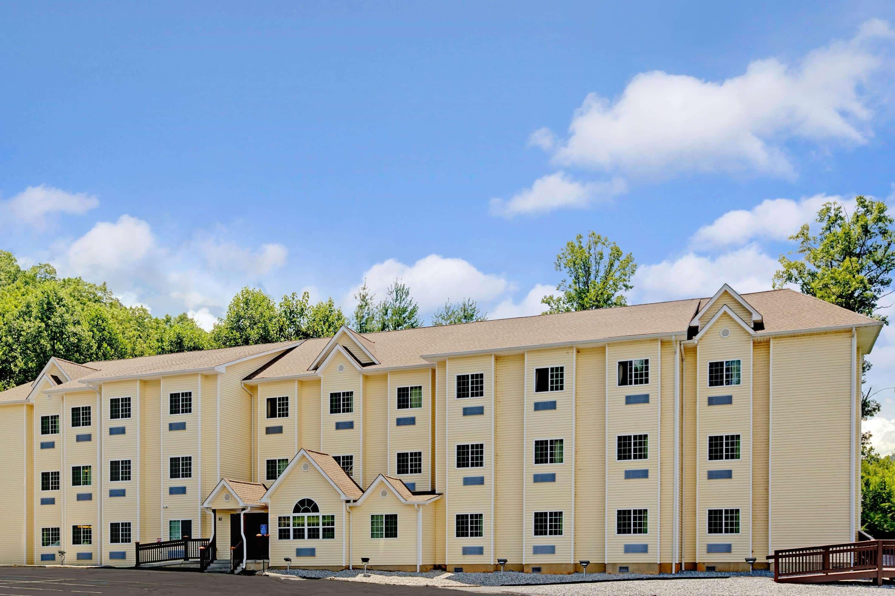 Microtel Inn & Suites By Wyndham Bryson City Exterior photo